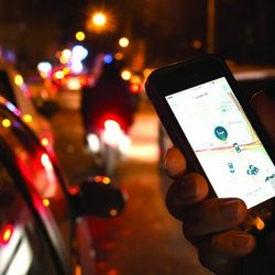 یک نماینده مجلس: برای به ثمر رسیدن بیمه رانندگان تاکسی‌های اینترنتی تلاش خواهیم کرد