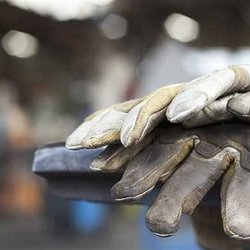 کارزار کارگران و بازنشستگان: مزد برابر سبد معیشت تعیین شود