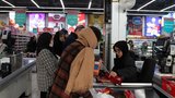 افزایش کالابرگ به اردیبهشت نرسید؛ سناریوهای وزارت رفاه برای بازنگری در رقم کالابرگ چیست؟
