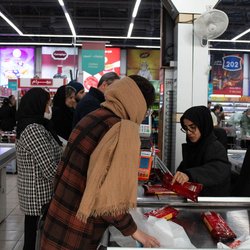 افزایش کالابرگ به اردیبهشت نرسید؛ سناریوهای وزارت رفاه برای بازنگری در رقم کالابرگ چیست؟
