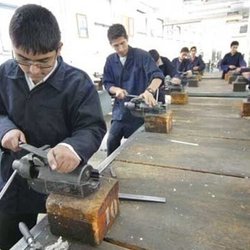 ۸۵۰ هنرستان جوار صنعت در کشور راه‌اندازی می‌شود
