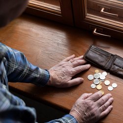 یک چهارم اروپایی‌ها توان پرداخت به موقع صورتحساب‌ها را ندارند