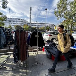 دستفروشی در پیاده‌روهای حوالی میدان هفت تیر