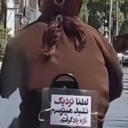 موتور‌سواری زنان در ایستگاه پلیس