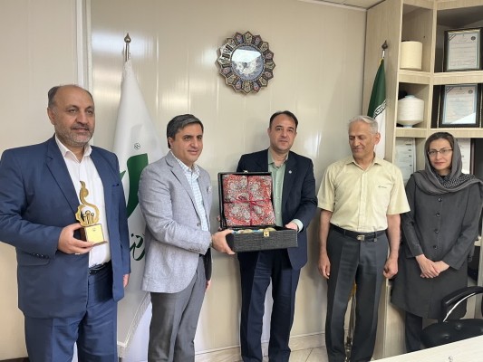 تقدیر تأمین‌اجتماعی قزوین از کارفرمای دوستدار کارگر