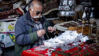 جمعه بازار تهران، روایت هیاهو و رنگ و خرید در حوالی باغ کتاب