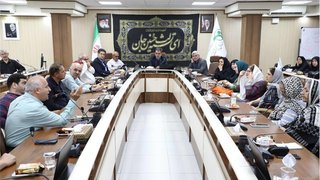 نشست معاون صندوق بازنشستگی کشوری با بازنشستگان آموزش و پرورش درباره بیمه‌ تکمیلی