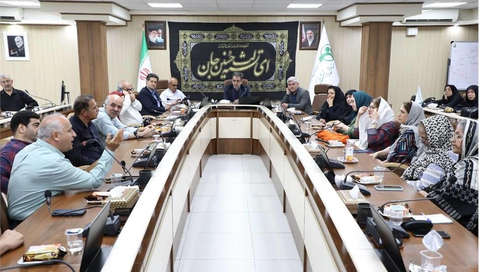 نشست معاون صندوق بازنشستگی کشوری با بازنشستگان آموزش و پرورش درباره بیمه‌ تکمیلی