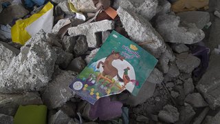 سه شبانه‌روز جست‌وجو در ویرانه‌های مدرسه؛ تمام درختان میناب بچه‌ها را به‌نام می‌شناسند