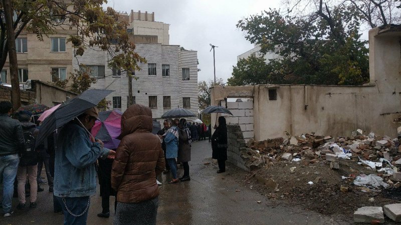 حاشیه‌ای بر یک متن