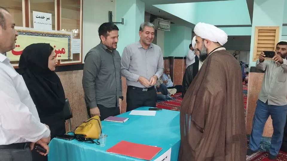 برپایی میزخدمت مشترک بیمارستان‌های پارس‌آباد در مصلی جمعه