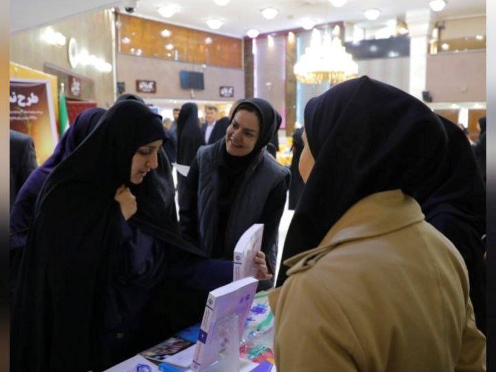 استقبال معاون امور زنان رئیس‌جمهور از کتاب مؤسسه عالی پژوهش تأمین اجتماعی