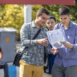 بازدید نسل جوان از  نمایشگاه الکامپ