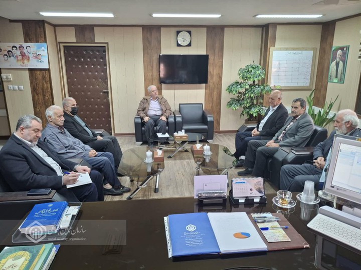 مدیرکل تامین اجتماعی قم پای صحبت بازنشستگان نشست