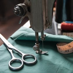 وقتی لباس دیگر در اولویت نیست؛ بازار پوشاک ایران در نفس‌های آخر