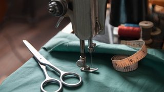 وقتی لباس دیگر در اولویت نیست؛ بازار پوشاک ایران در نفس‌های آخر