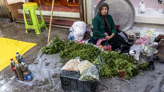 تلفیق رنگ و روزی و کسب و کار در بازار سنتی لاهیجان