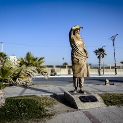 ریتم زندگی زیر آفتاب زمستانی یک شهر ساحلی  آرام