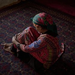 زنی در کشاکش بقا