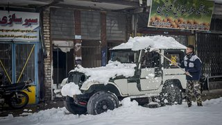 ترافیک سنگین در محورهای شمالی و انسداد برخی راه‌های کوهستانی