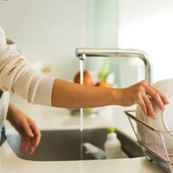 تداوم کار بی‌مزد برای زنان