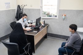 ویزیت پزشکان باید متناسب با جیب مردم باشد