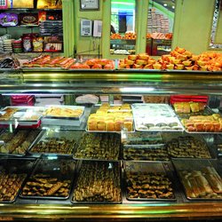 تقاضای شیرینی شب یلدا نصف شد