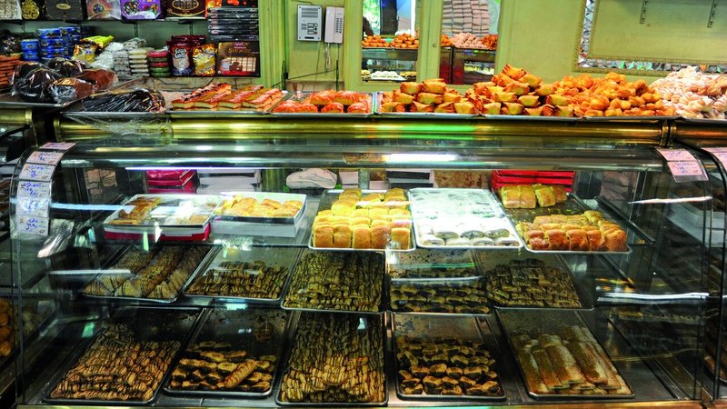 تقاضای شیرینی شب یلدا نصف شد