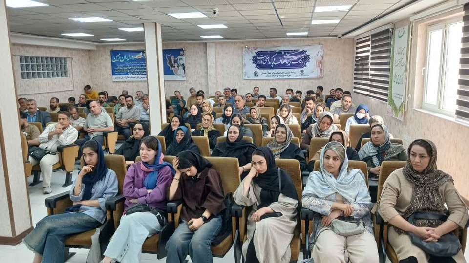 آموزش قوانین تأمین اجتماعی به بیش از ۱۰۰ بازاری و کسبه همدان