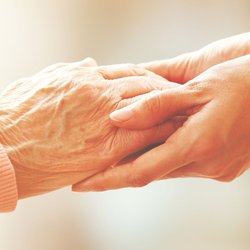 فقر سالمندی زنانه؛ وقتی تجربه زندگی به چالش می‌افتد