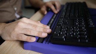 سقوط آزاد در خاموشی؛ طرد دوباره ناشنوایان و نابینایان در قطعی اینترنت