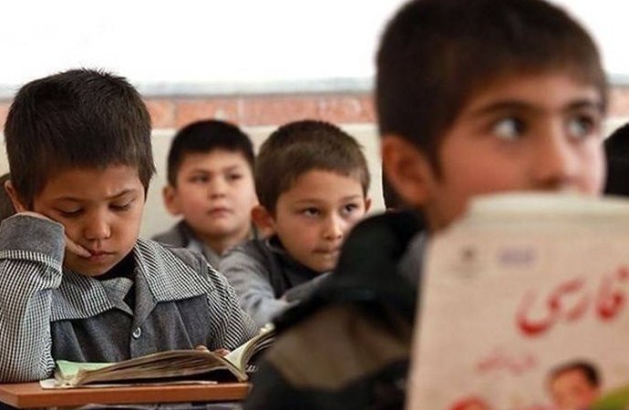 کالایی شدن آموزش؛ باری بر دوش خانواده‌های مهاجر