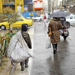 کودکان کار، قربانیان خاموش اقتصاد بیمار: روایتی از سیاست‌های شکست‌خورده و زخم‌های پنهان