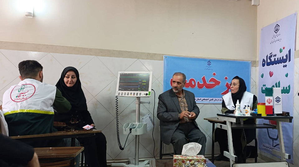 برپایی میز خدمت سلامت و غربالگری بیمه‌شدگان در خانه کارگر همدان