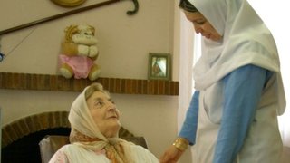 ضرورت پوشش بیمه‌ای خدمات پرستاری در منزل