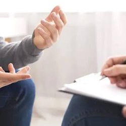روان‌درمانی و حمایت خانواده، خط مقدم پیشگیری از خودکشی