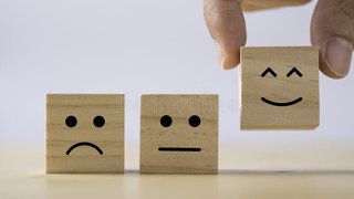 جستجوی شادی چگونه ما را از آن دورتر می‌کند