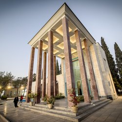 روایت شعر و معماری و سکوت در آرامگاه سعدی شیرازی