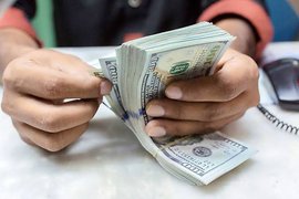 دلار 200 هزار تومانی و جنگ روایت‌ها