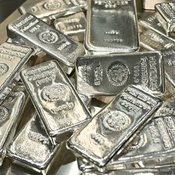 بازگشت نقره به مدار صعود؛ چرا سرمایه‌گذاری در آن همچنان محتاطانه است؟
