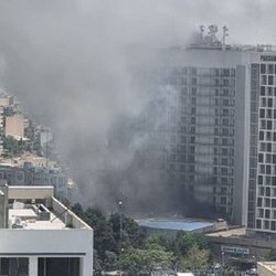 آتش‌سوزی در مجاورت هتل استقلال؛ هتل به‌طور موقت تخلیه شد