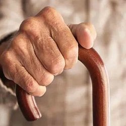 سالمندان تنها در جنگ؛ آن‌ها خط مقدم خاموش جنگ‌های روانی هستند