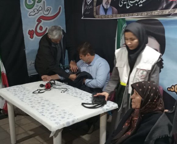 حضور متخصصان مدیریت درمان تأمین‌اجتماعی همدان در میان مردم