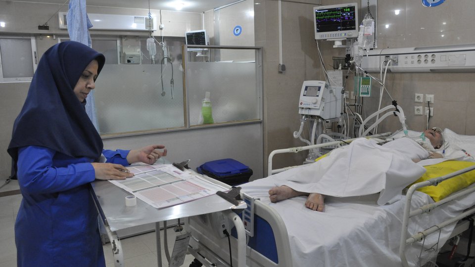 خدمت رسانی کادر درمان در زمان تحویل سال
