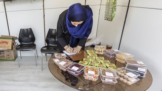 معیشت زنان روستایی قربانی جنگ و قطع اینترنت؛ فقر در روستاها بیشتر می‌شود