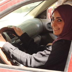حمایت زنانه برای شکست نابرابری‌های اجتماعی؛ زنان یمنی به یکدیگر رانندگی یاد می‌دهند