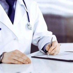 بحران توزیع پزشکان در کشور؛ تراکم پزشک در شمال تهران از ایالت کالیفرنیا بیشتر است