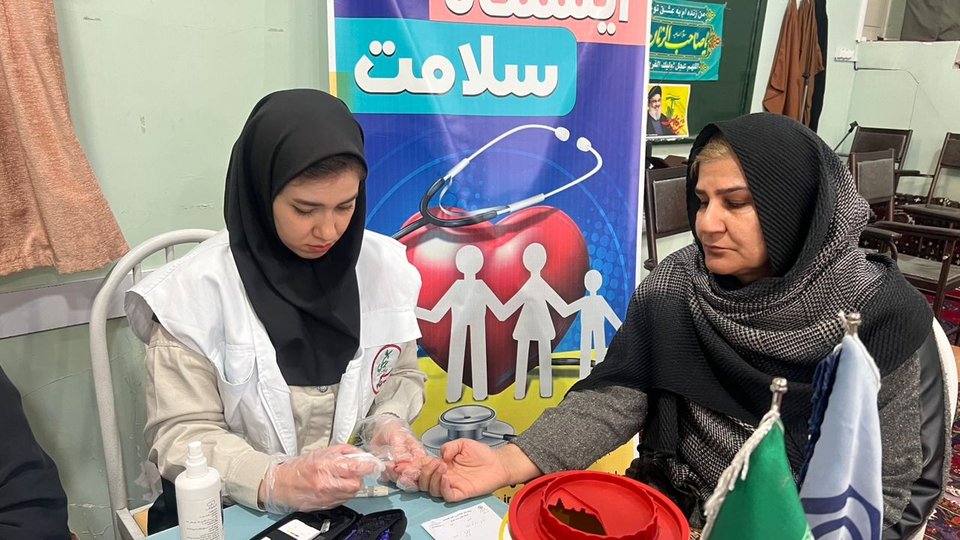 برپایی ایستگاه سلامت به مناسبت هفته ملی سلامت بانوان در تبریز