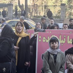 کاشانی: ۲۵۲ غرفه بازار جنت با خاکستر یکسان شد؛ شب عید زمان جبران است