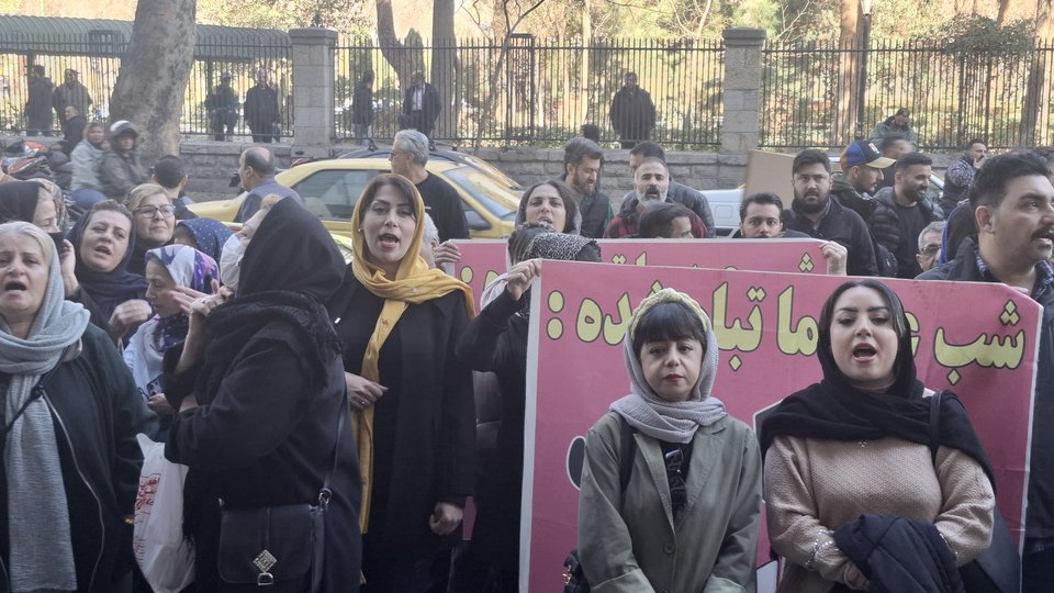 کاشانی: ۲۵۲ غرفه بازار جنت با خاکستر یکسان شد؛ شب عید زمان جبران است